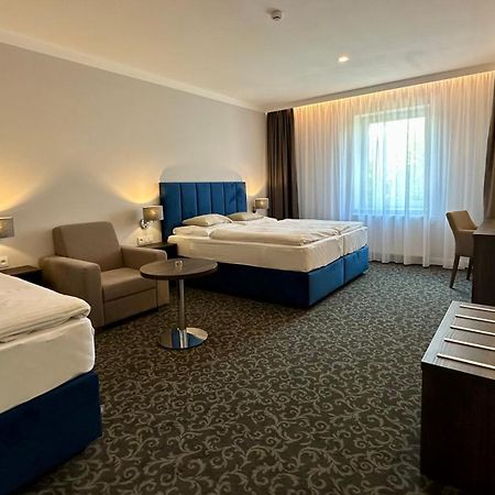 Pension Village Karlsbad Eksteriør billede
