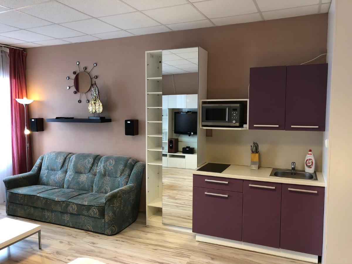 Pension Village Karlsbad Eksteriør billede