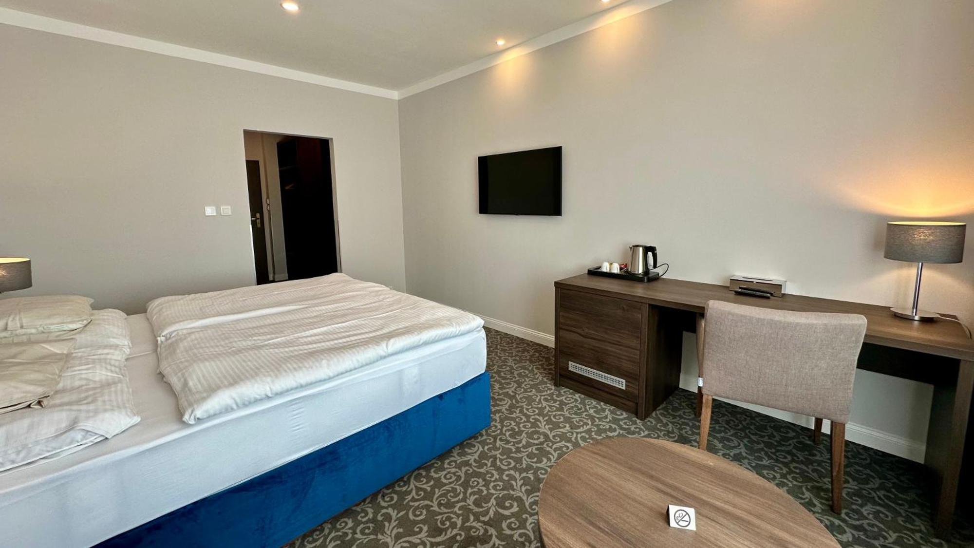 Pension Village Karlsbad Eksteriør billede