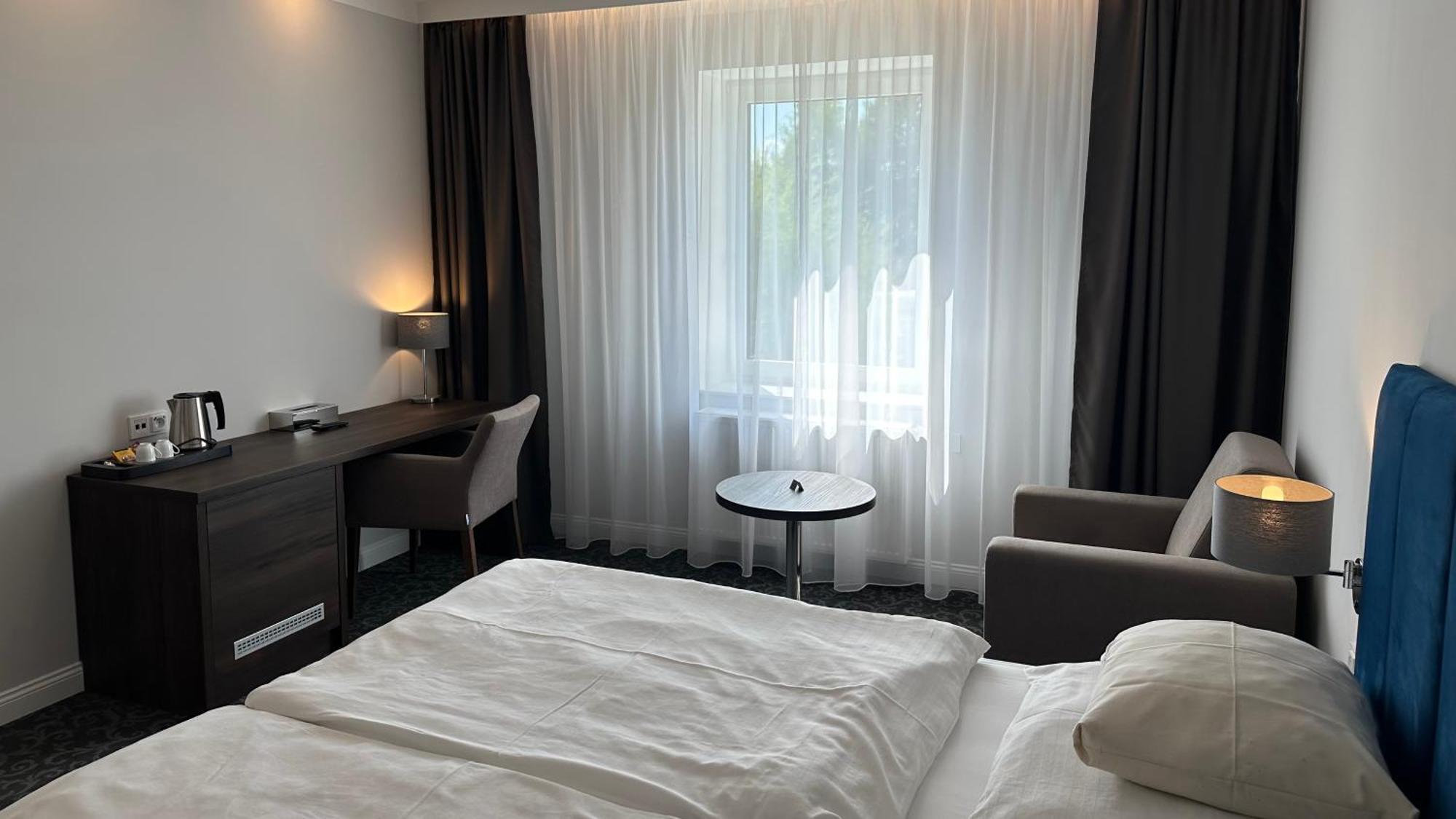 Pension Village Karlsbad Eksteriør billede