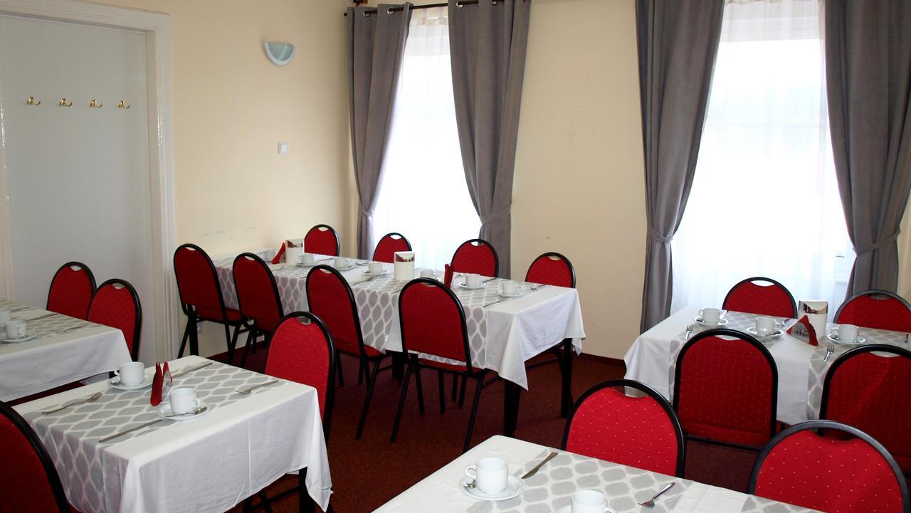 Pension Village Karlsbad Eksteriør billede