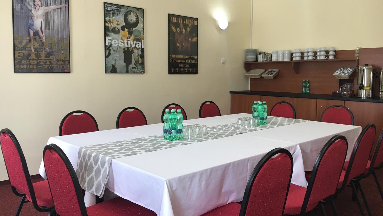 Pension Village Karlsbad Eksteriør billede