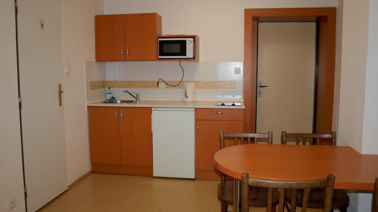 Pension Village Karlsbad Eksteriør billede