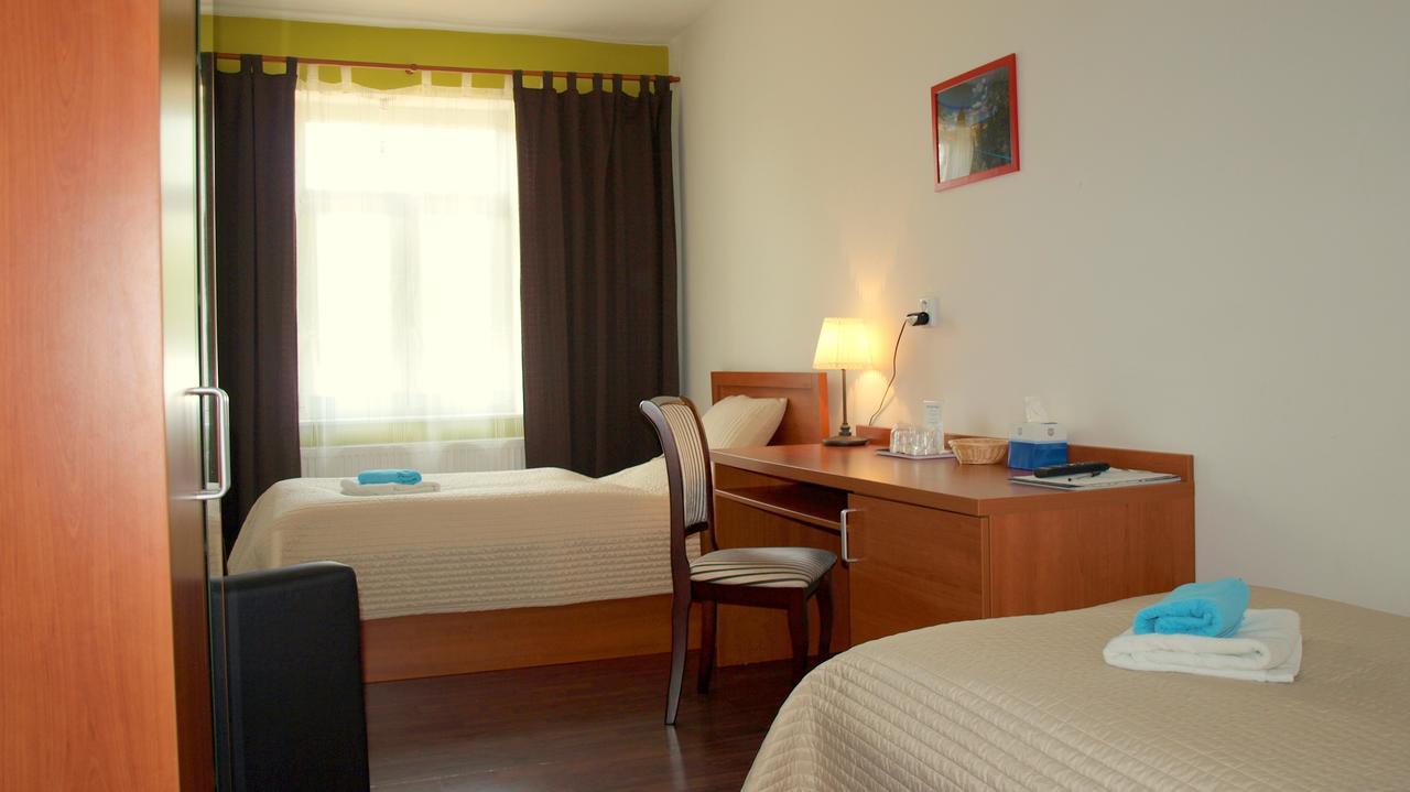 Pension Village Karlsbad Eksteriør billede