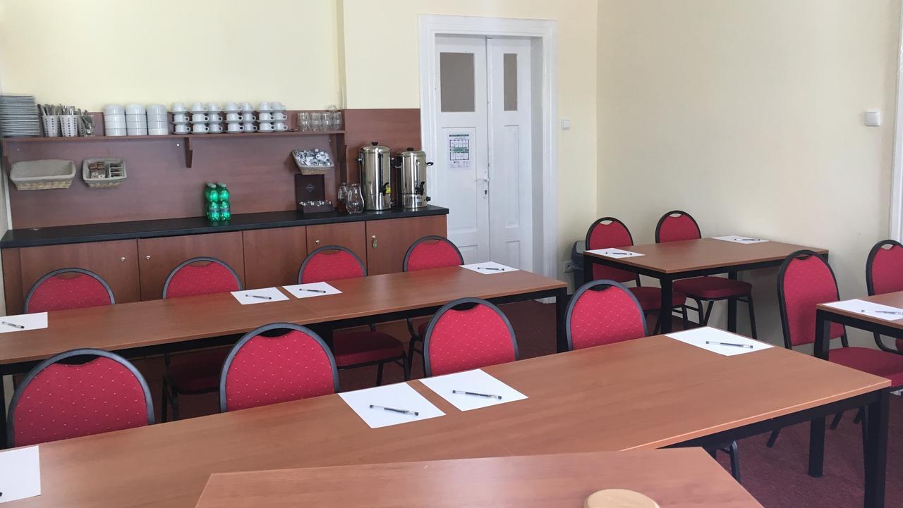 Pension Village Karlsbad Eksteriør billede