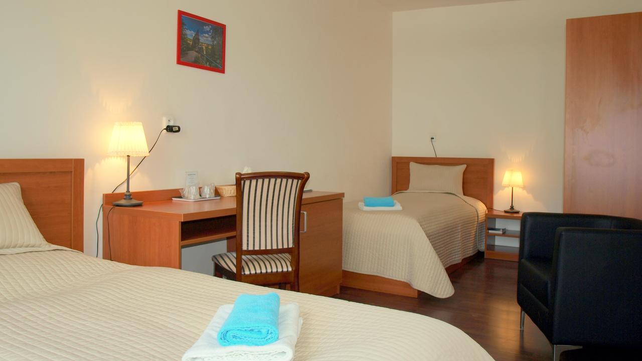 Pension Village Karlsbad Eksteriør billede