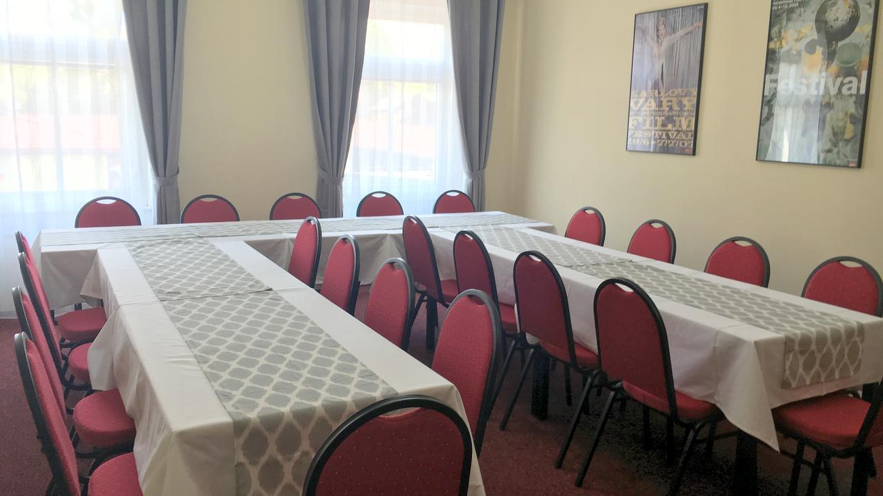Pension Village Karlsbad Eksteriør billede