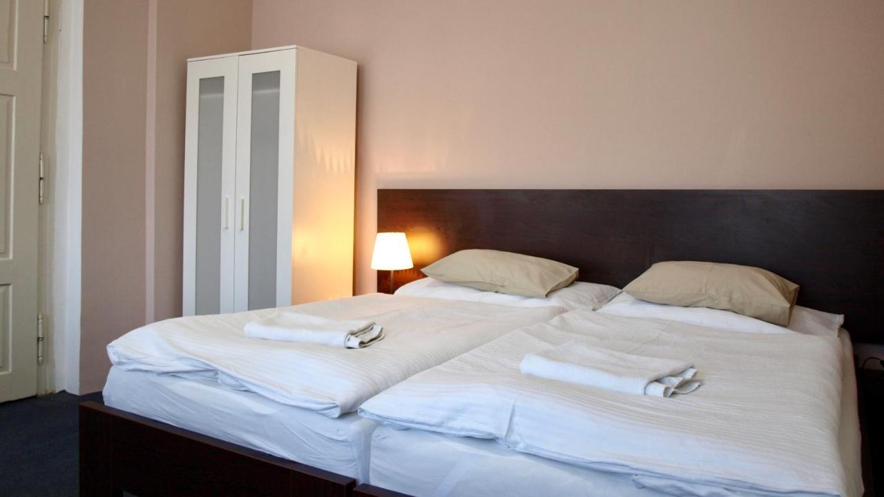 Pension Village Karlsbad Eksteriør billede