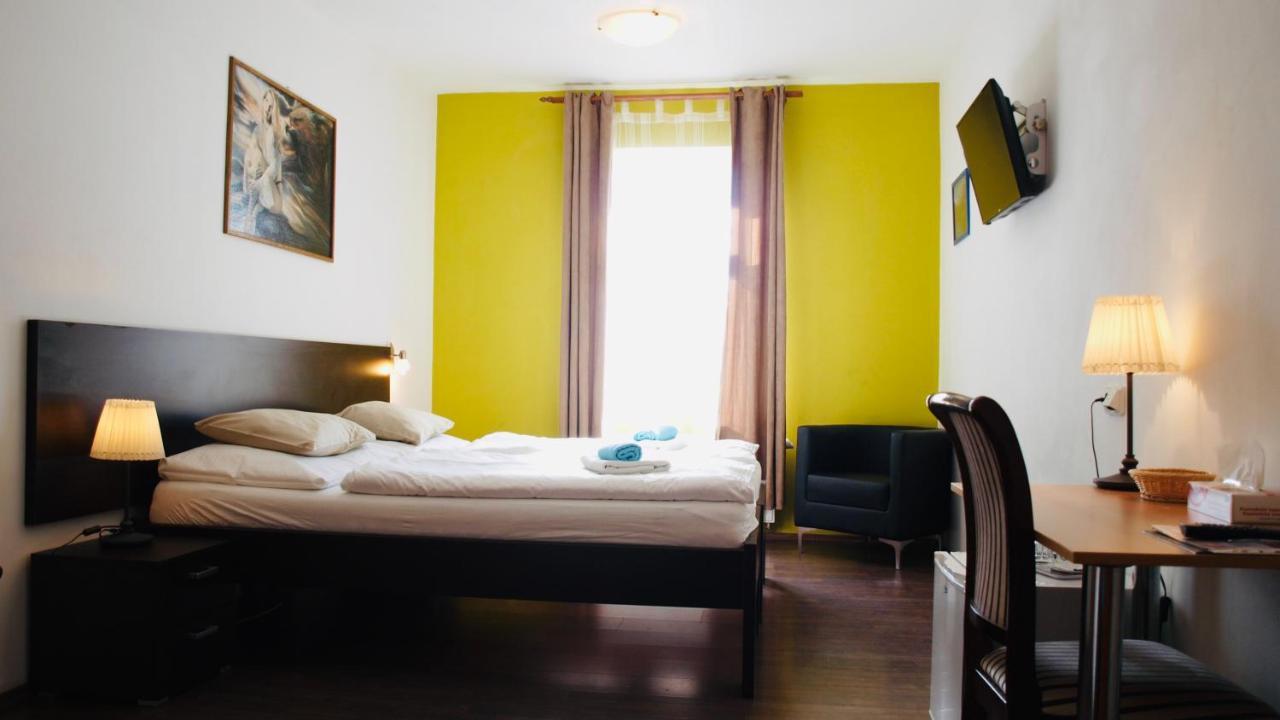 Pension Village Karlsbad Eksteriør billede