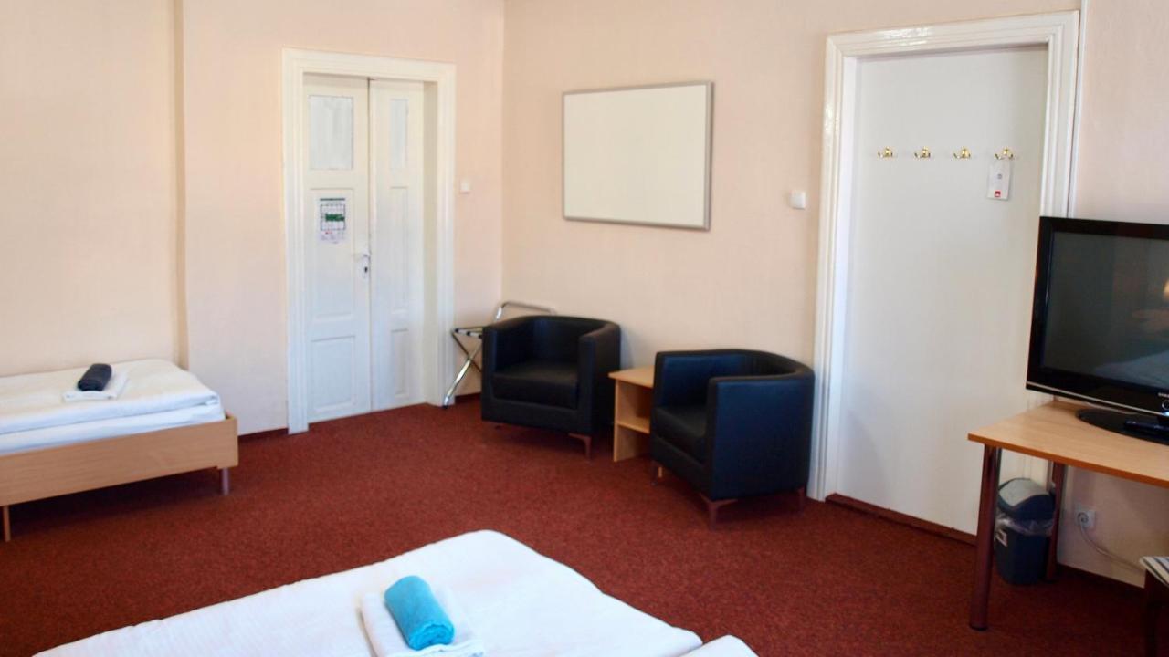 Pension Village Karlsbad Eksteriør billede