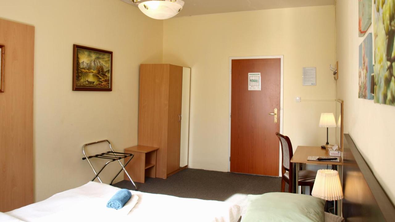Pension Village Karlsbad Eksteriør billede